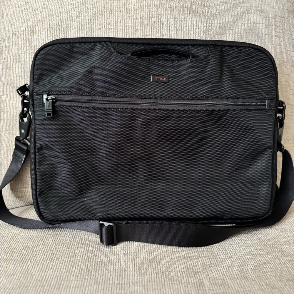 Tumi Black Laptop Bag with Durable Fabric and Detachable Strap